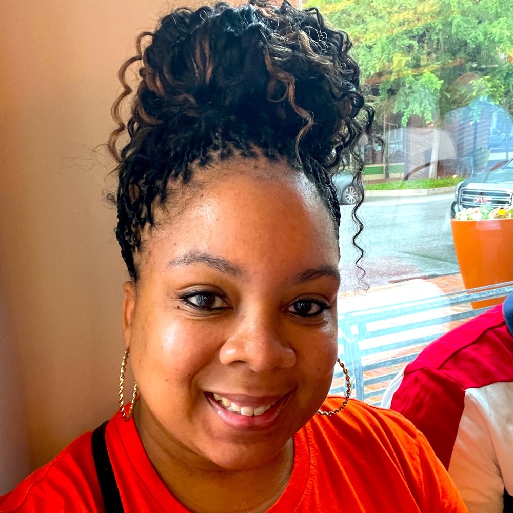 Meet your Posher, Crystal